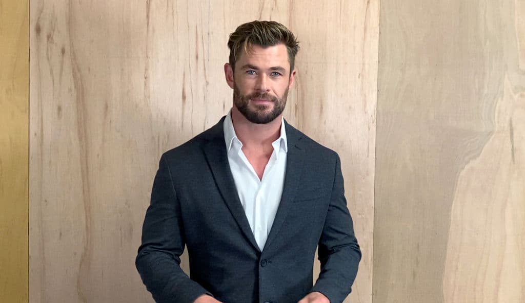 Thor, la rivalità coi fratelli, la app di fitness e le nuotate con gli squali: Chris Hemsworth si racconta a Forbes