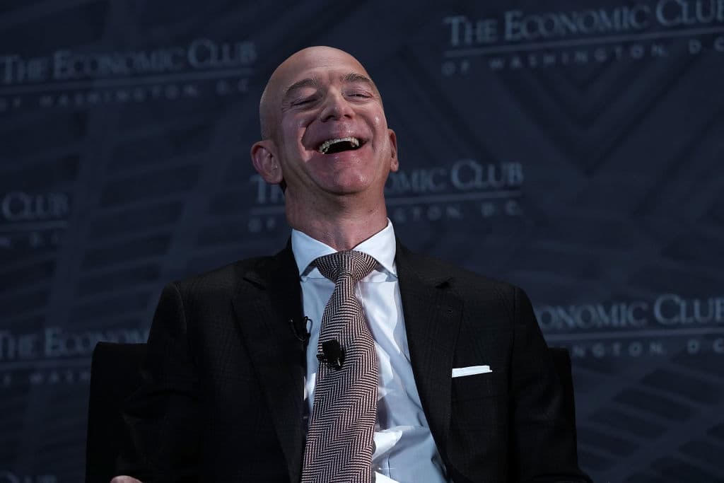 Anche Jeff Bezos ha superato i 200 miliardi di dollari di patrimonio