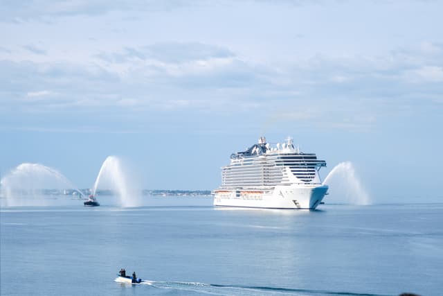 Servizi business e smart working in alto mare: come ripartono le crociere