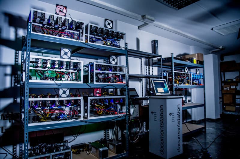 Dentro la fabbrica dei bitcoin nel cuore di Milano