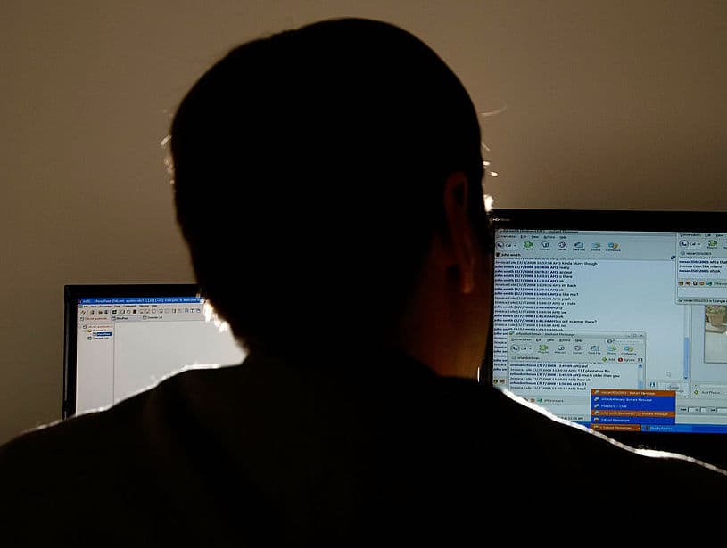 Rapimenti virtuali, intelligenza artificiale e tensioni internazionali: viaggio nella nuova era del cyber crimine