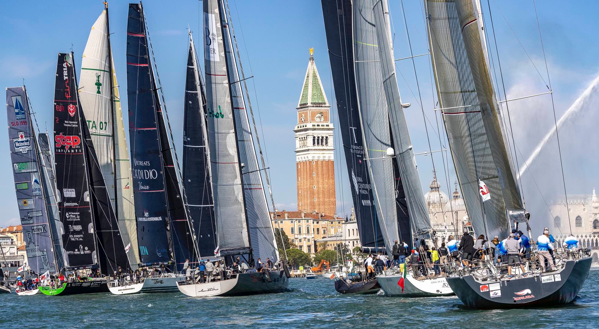 16 barche e la prima diretta streaming: l'edizione dei record della Venice Hospitality Challenge