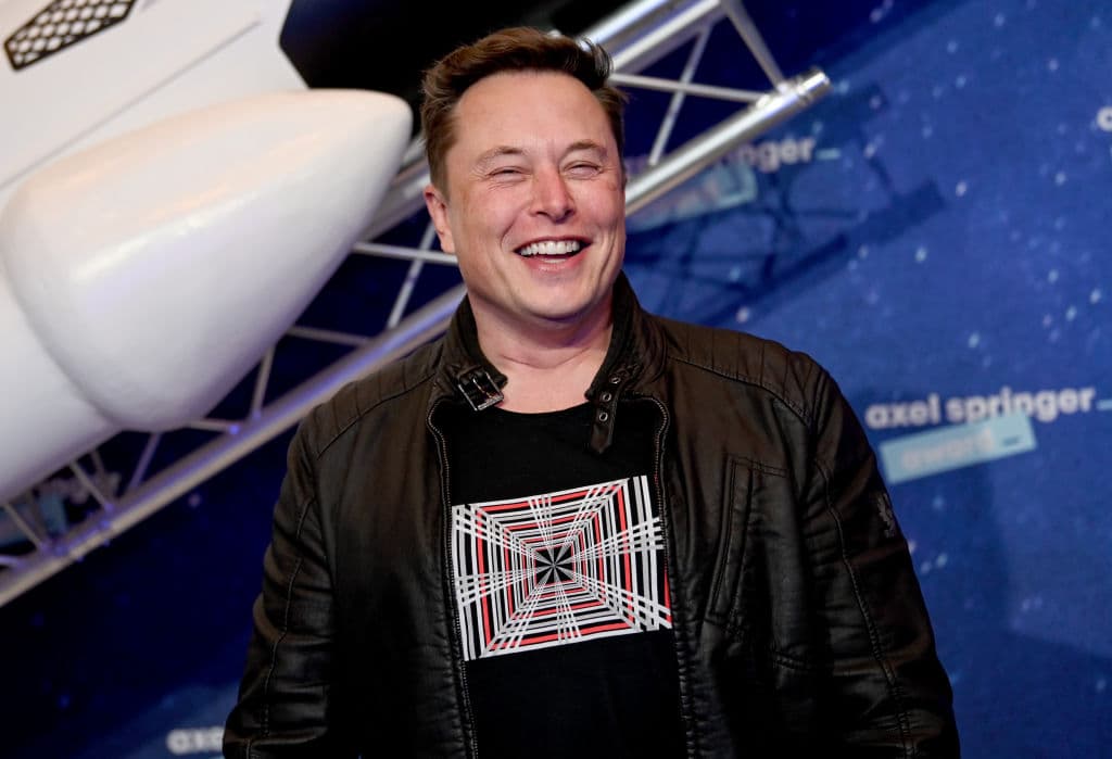 Elon Musk è per la prima volta al comando della classifica dei più ricchi del mondo