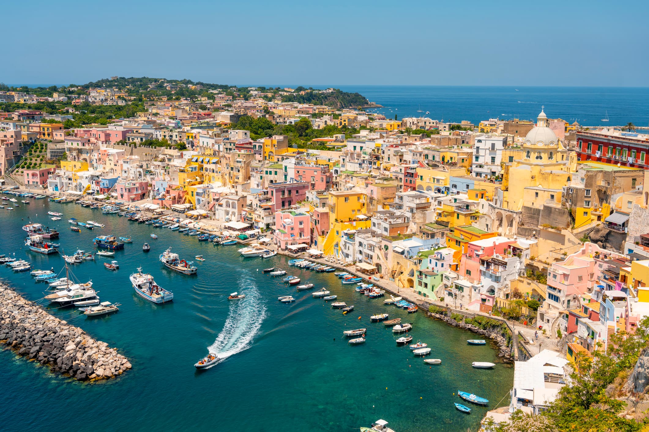 Le migliori destinazioni di viaggio per il 2022 secondo il National Geographic. C'è anche l'italiana Procida