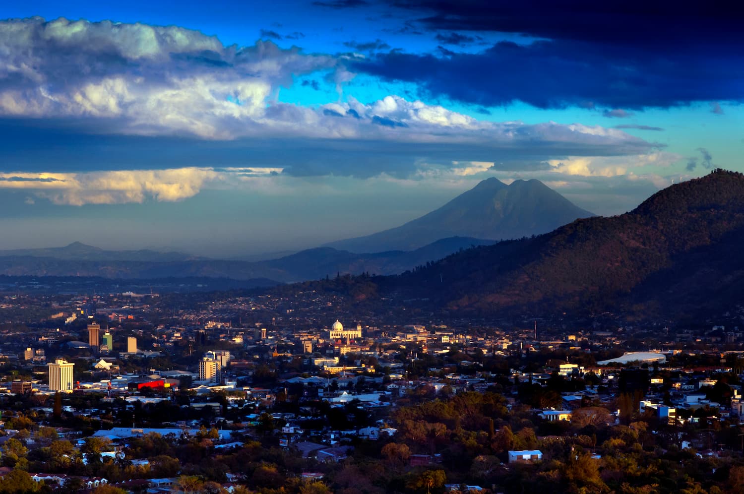 Energia dai vulcani e niente tasse: come funzionerà la prima Bitcoin City di El Salvador