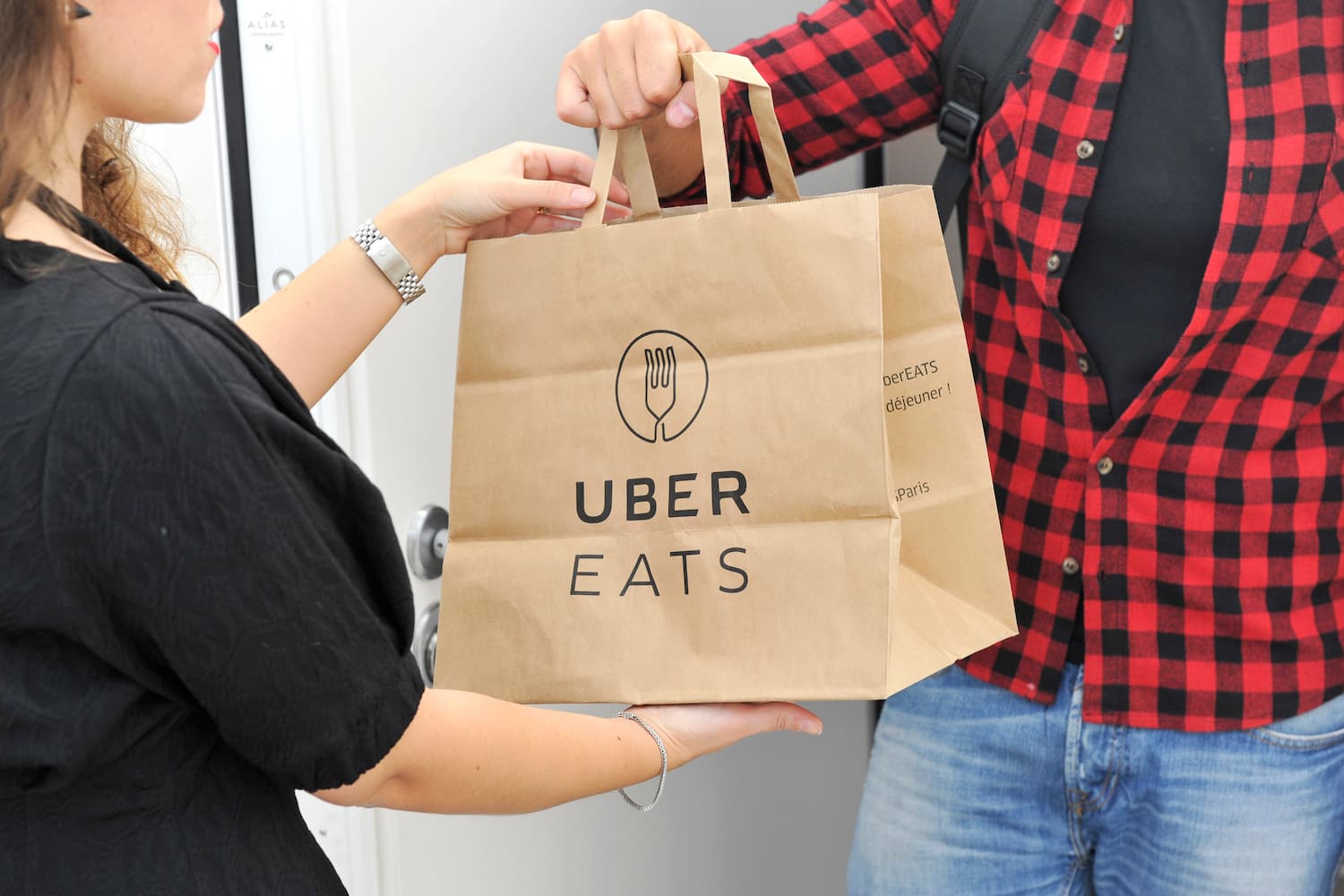 Uber Eats distribuirà marijuana in Canada. E pensa agli Usa "se la legge lo permetterà"