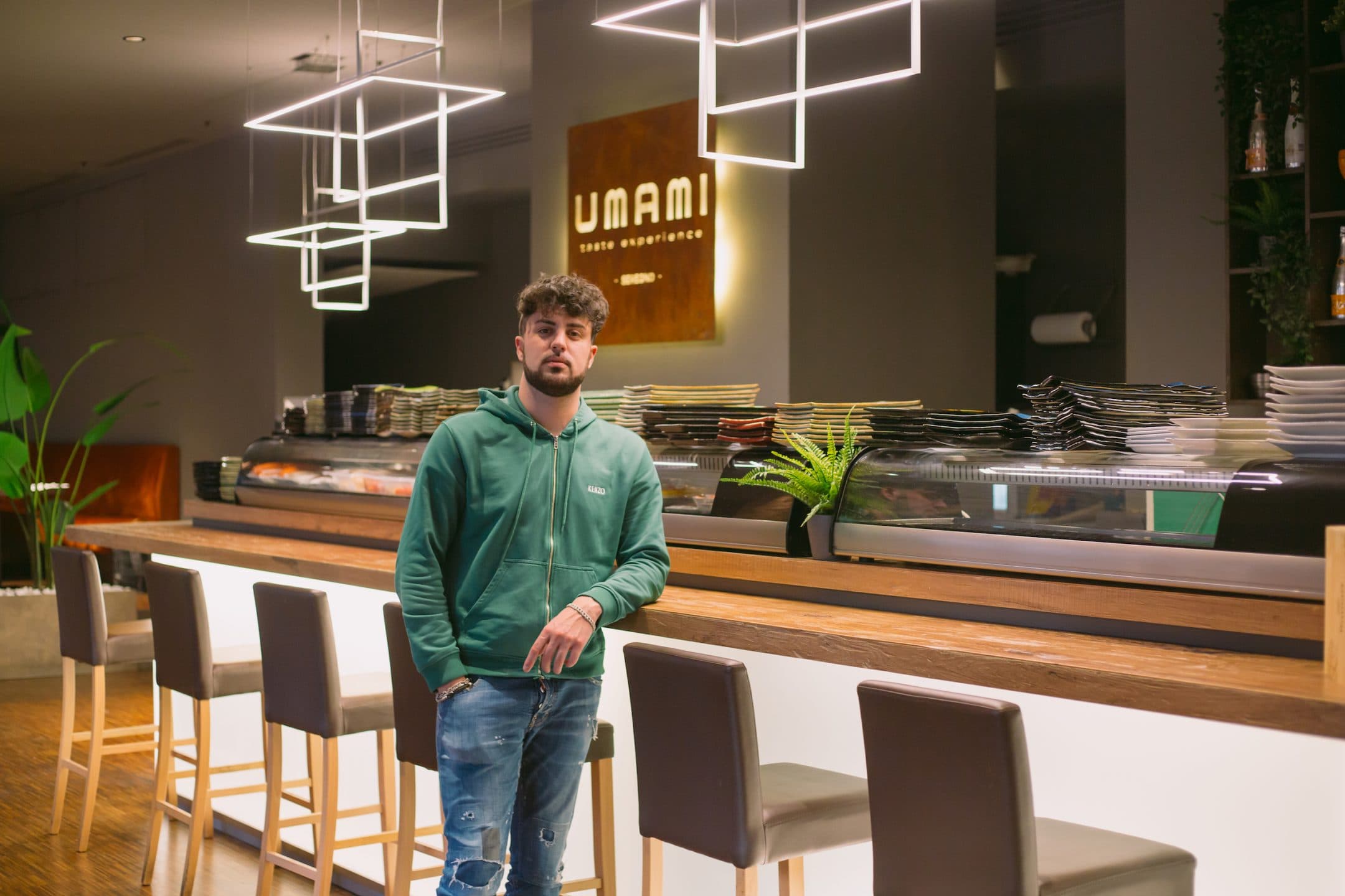 Il ristorante Umami e il team Vedrai insieme per offrire la cena di Vigilia a 100 senzatetto