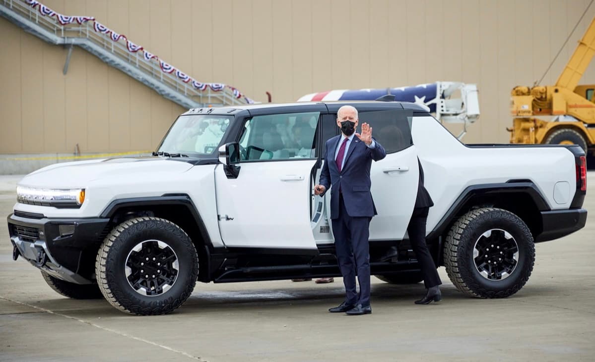 L’ordine di Biden: solo auto elettriche per la polizia e il governo dal 2035