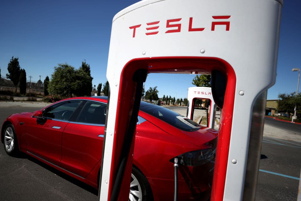 Tesla perde l'equivalente del valore di mercato di Ford in un solo giorno