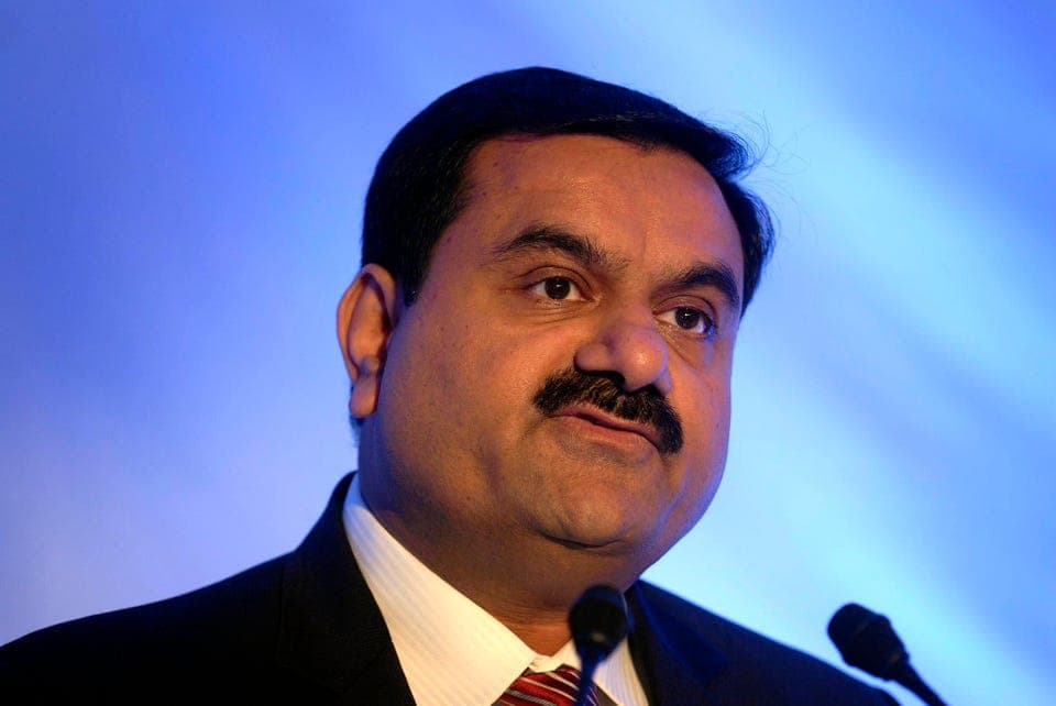 L’indiano Gautam Adani supera Warren Buffett: ora è il quinto più ricco del mondo