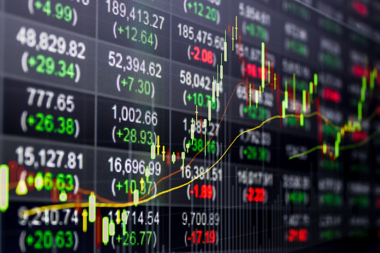 L'invasione in Ucraina colpisce i mercati: crollano le Borse, le banche europee e i bitcoin. Schizzano petrolio, oro e gas