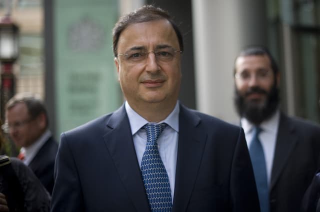 Il truffatore di Tinder si fingeva figlio di Lev Leviev: ecco chi è veramente (e quanto è ricco) il Re dei diamanti israeliano