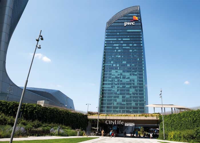 OpenAI ha siglato un accordo con PwC per rivendere ChatGPT alle aziende