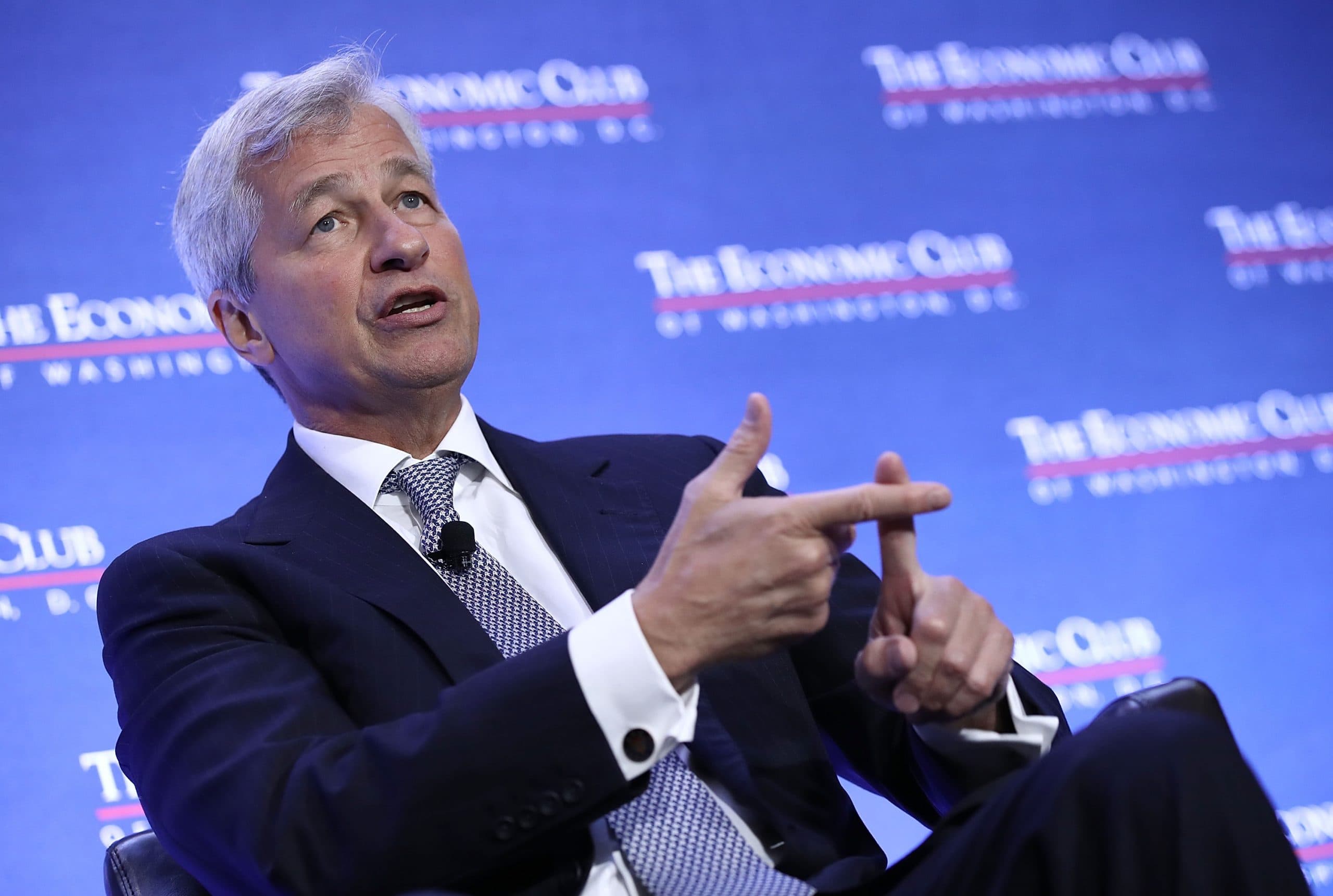Nasdaq ai minimi da due anni. Secondo Jamie Dimon il peggio deve ancora arrivare