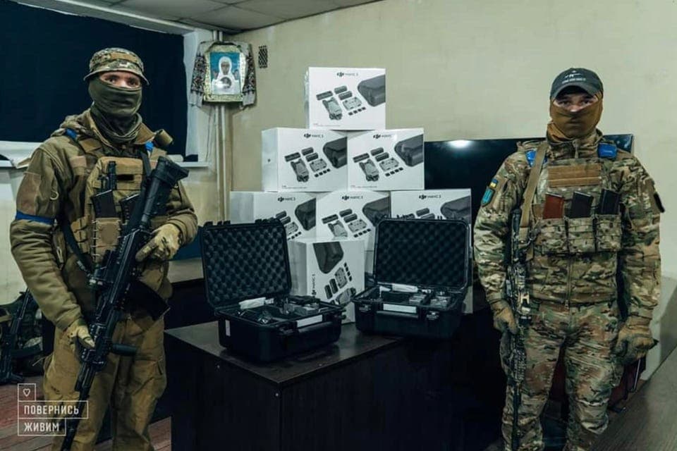 La storia di Dji, l’azienda cinese che fornisce droni sia alla Russia che all'Ucraina