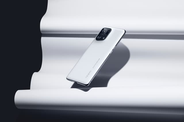 Oppo svela Find X5, lo smartphone che imita il cervello umano e trasforma i video notturni