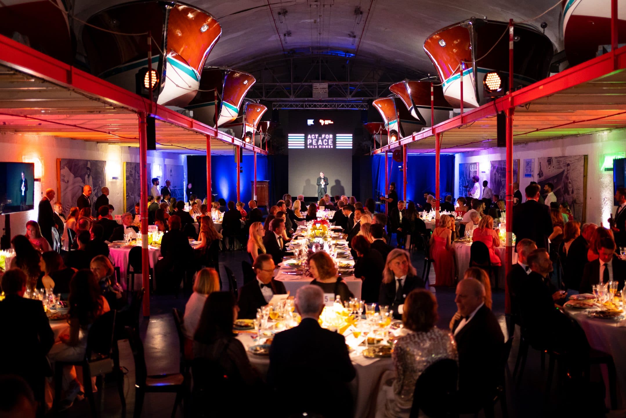 A Montecarlo il mondo dell'economia e della finanza insieme per la pace