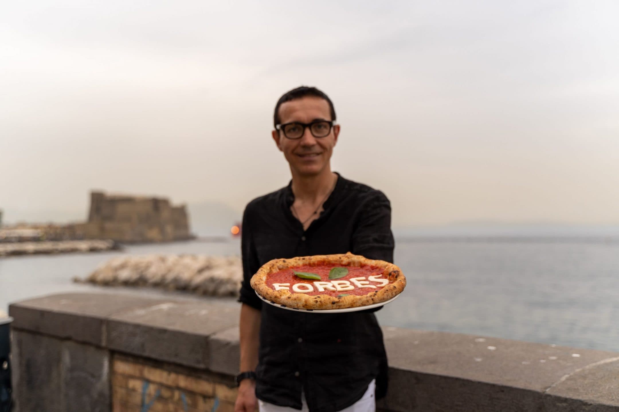 Viaggio a Napoli insieme a Gino Sorbillo per scoprire il volto meno noto della città