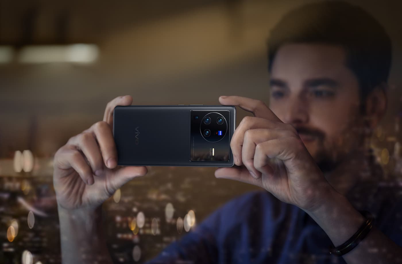 Come funziona il nuovo smartphone di Vivo dotato di fotocamera professionale e lanciato in partnership con Zeiss