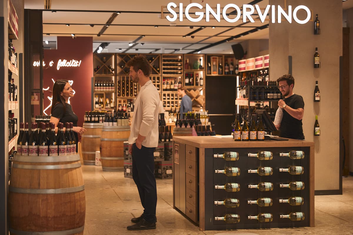 Le enoteche firmate Calzedonia compiono dieci anni. Sandro Veronesi: "Ora porto Signorvino a Parigi"