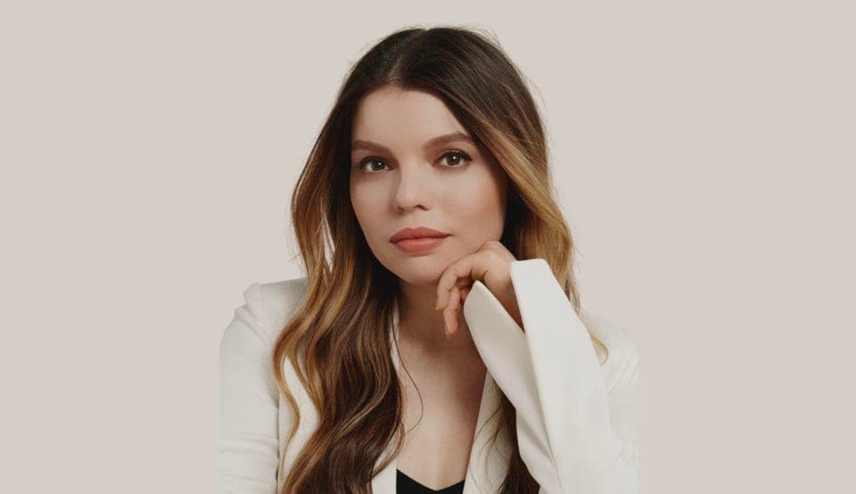 Da una newsletter femminile alla salute mentale: chi è la 27enne americana che "vale" 220 milioni di dollari