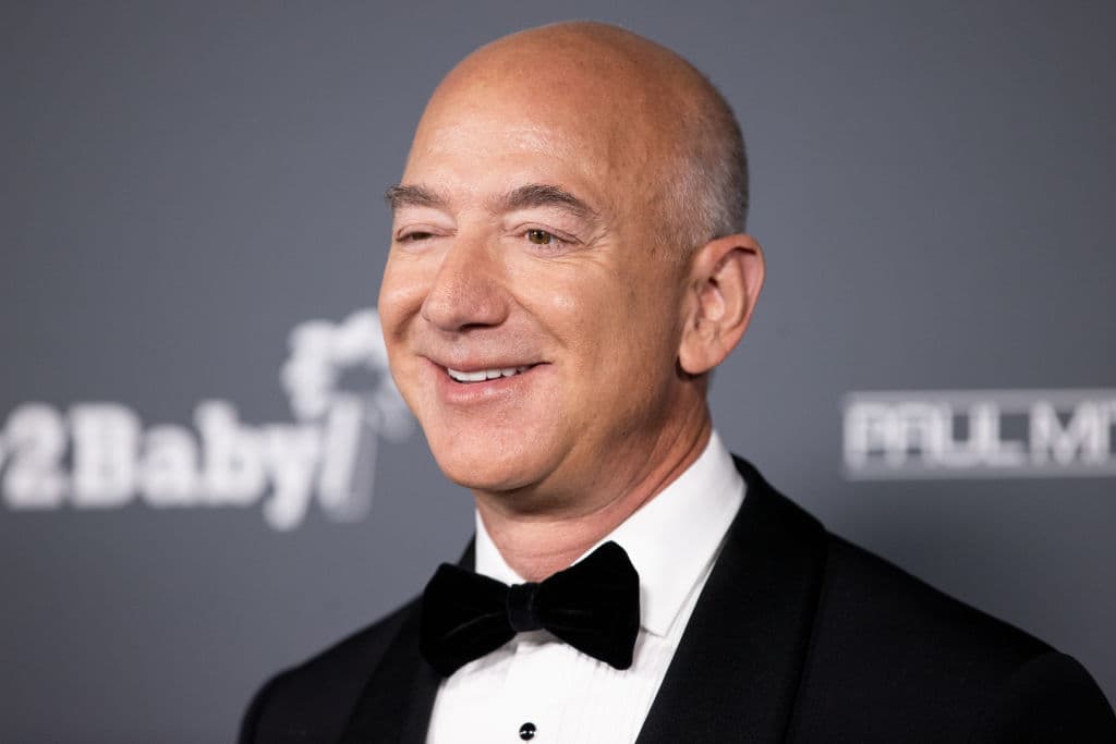 Jet di lusso: sanzioni milionarie per Bezos, Rihanna e altri super ricchi