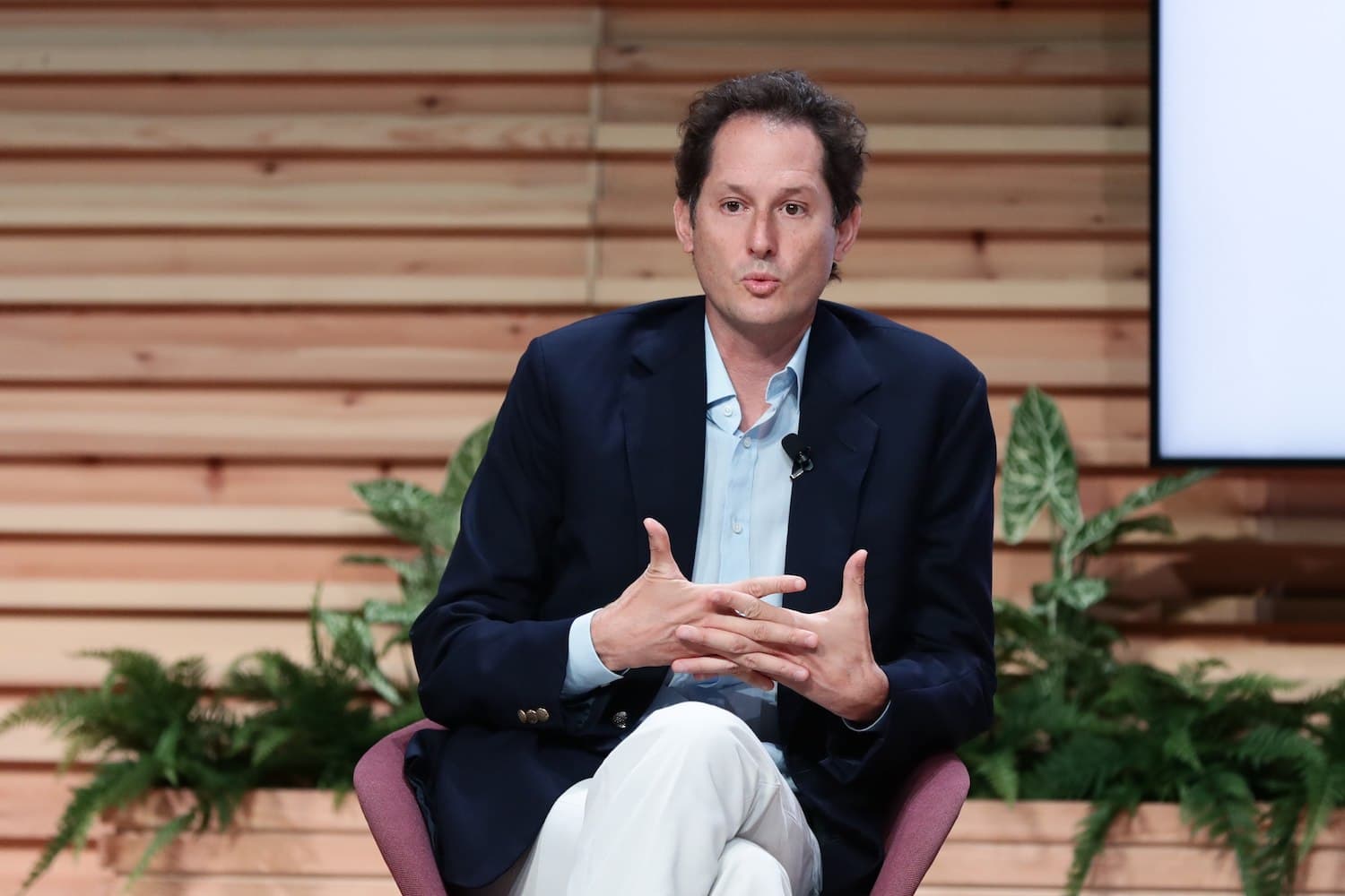 Stellantis torna in Cina e punta sull'elettrico: 1,5 miliardi per il 20% di Leapmotor