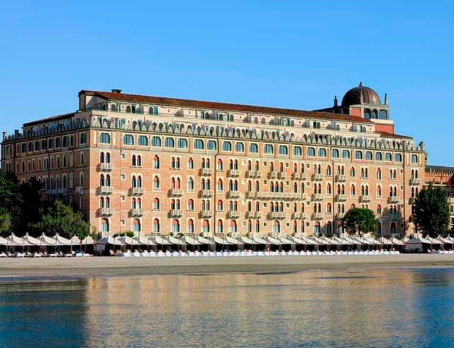 L'Excelsior di Venezia va agli inglesi: Coima vende per 100 milioni l'hotel che ospitò Churchill e Ingrid Bergman