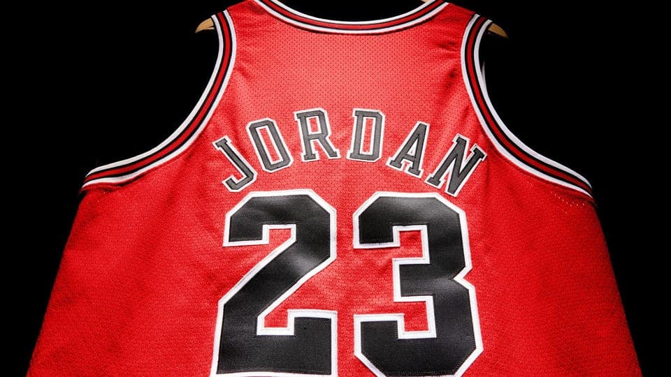 5 milioni per la maglia di Michael Jordan: all’asta una divisa delle finali 1998 (quelle di The Last Dance)