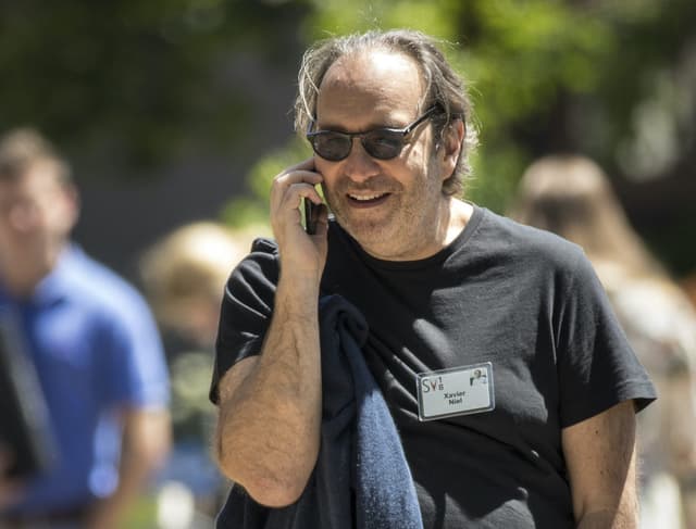 Chi è Xavier Niel, il miliardario fondatore di Iliad partito dalle chat erotiche