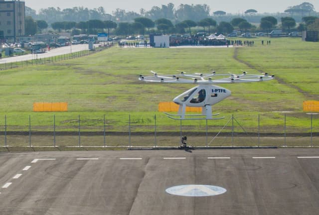 I taxi volanti conquistano Roma: primo test con equipaggio a bordo per il Volocopter