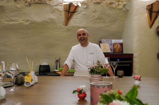 Dalla Campania all'Umbria collezionando stelle Michelin: il viaggio dello chef Vincenzo Guarino tra borghi nascosti e la torta di Maradona