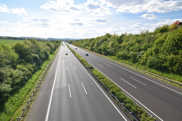 La prima autostrada sostenibile d’Europa è italiana: grafene, plastiche recuperate e asfalto riciclato per 250 km sulla A4 Torino-Milano