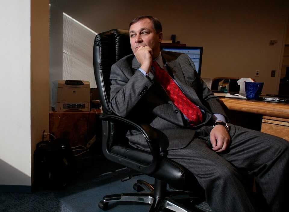 La cura per Ftx si chiama John J. Ray III: chi è il nuovo ceo esperto di Enron, Fruit of the Loom e altri fallimenti