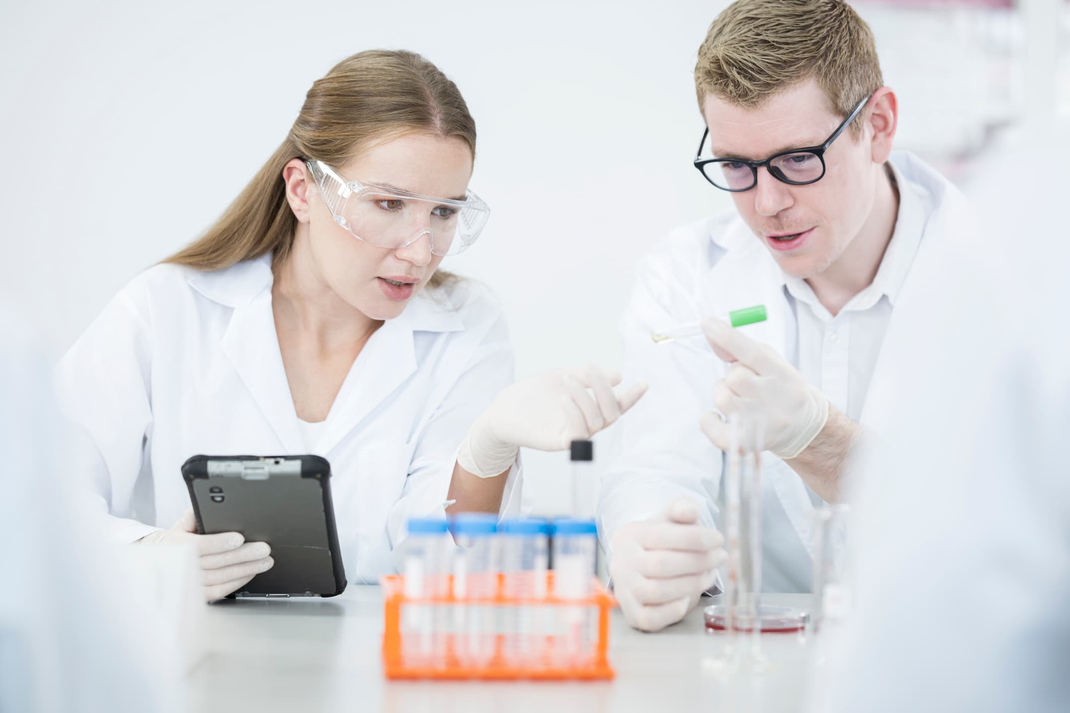 La parità di genere come motore dell'innovazione: Philip Morris e Woman At Business insieme per promuovere le competenze Stem tra le donne