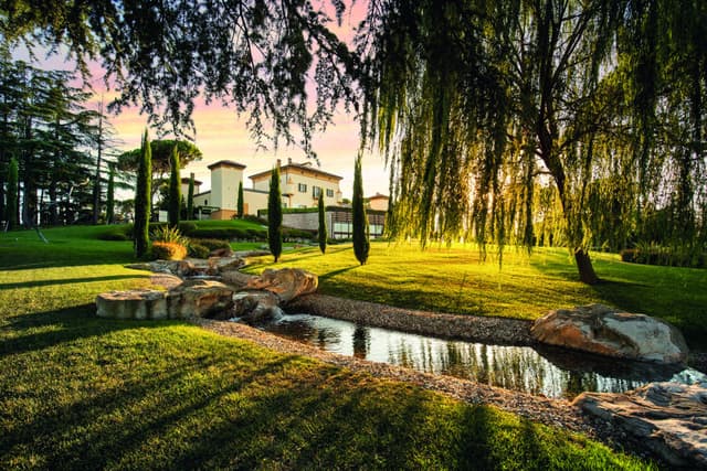 Dalle Langhe ai borghi di Arezzo: 5 resort di charme per gli amanti del buon vino