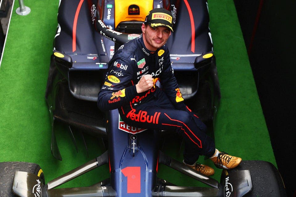 Max Verstappen supera Lewis Hamilton: chi sono i 10 piloti più pagati della Formula 1