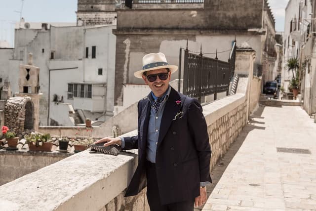 Dalla Puglia al mondo: la storia di Angelo Inglese, lo stilista che veste reali e capi di stato
