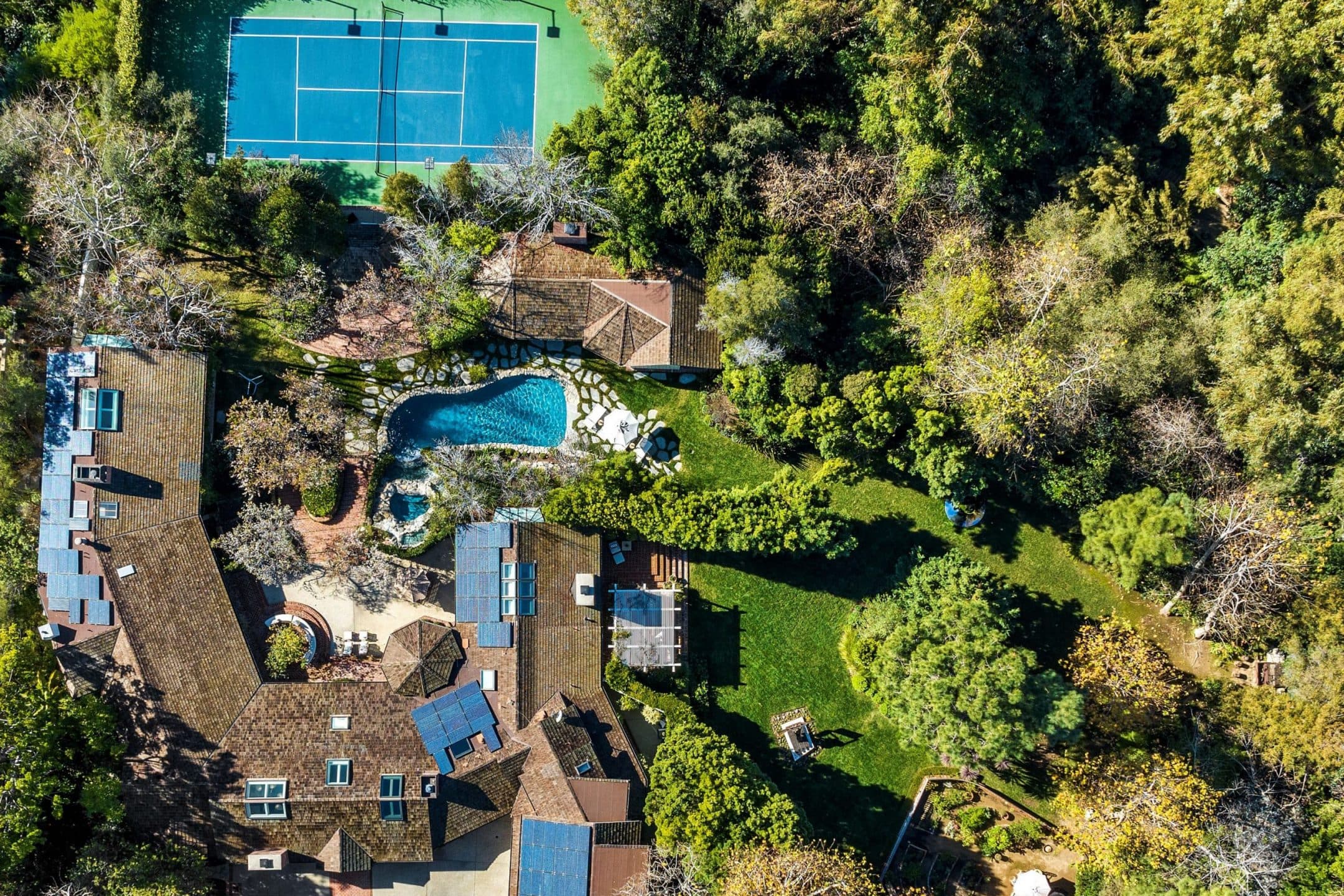 Dentro la mega villa a Los Angeles di Jim Carrey, ora in vendita per 28,9 milioni di dollari
