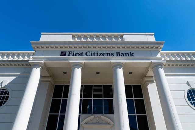 La storia della famiglia miliardaria che ha comprato la Silicon Valley Bank e sta creando un impero bancario