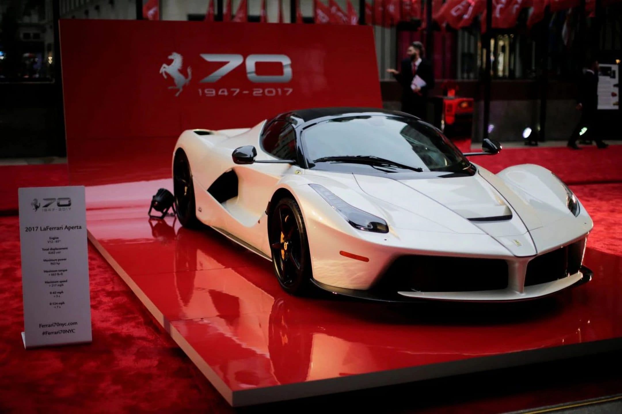 Leclerc, Hamilton, Senna: quali sono i bolidi da strada dei piloti di Formula 1