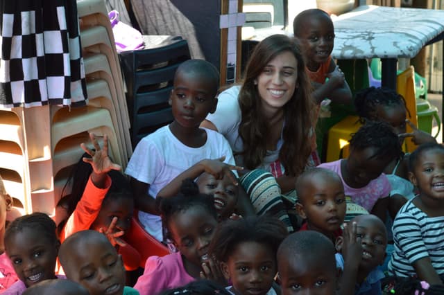 Education Farm, bus umanitari e progetti di accesso all'istruzione: l'attività internazionale di Educate for Good