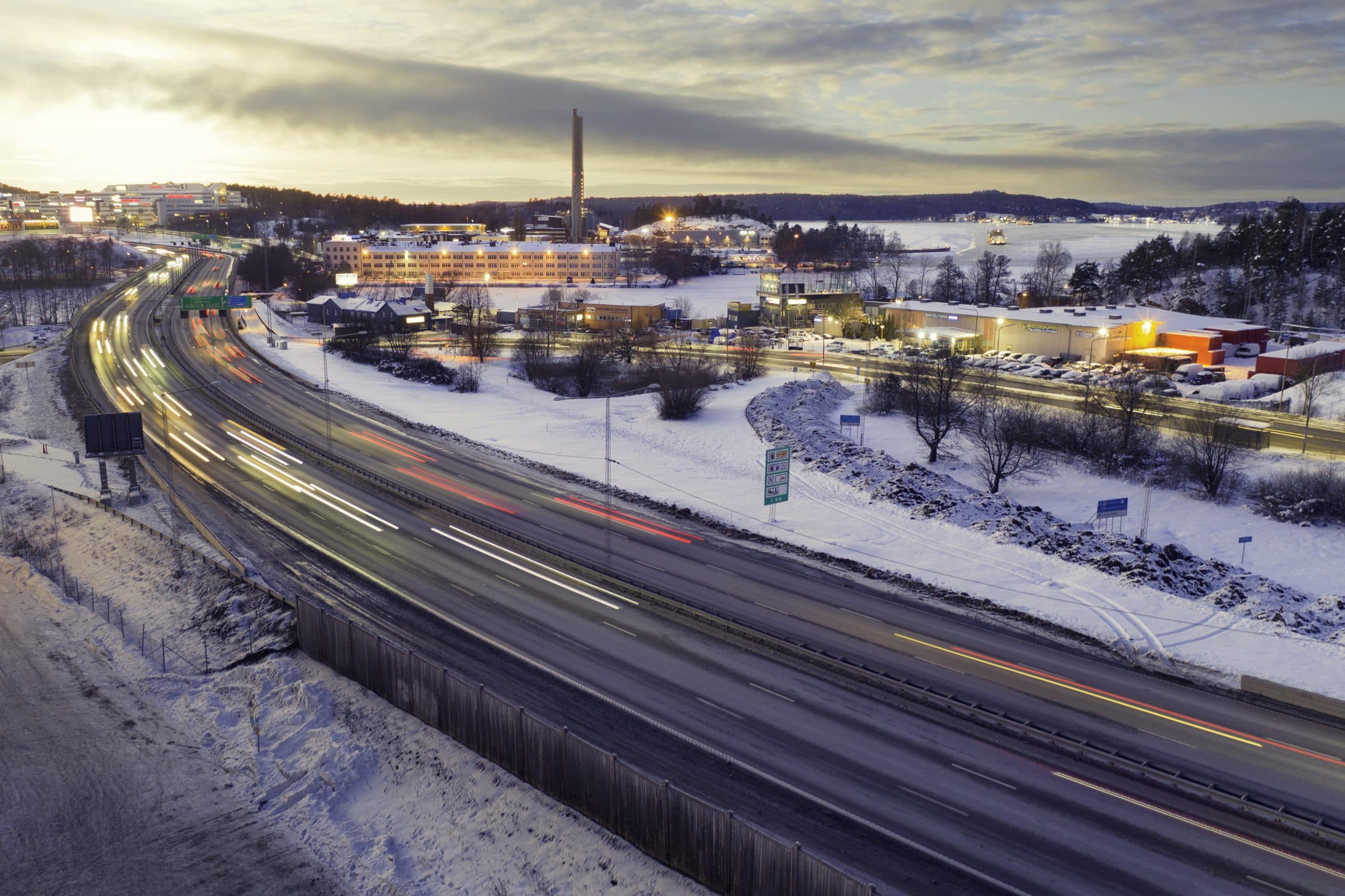 In Svezia la prima autostrada che ricarica le auto mentre vanno