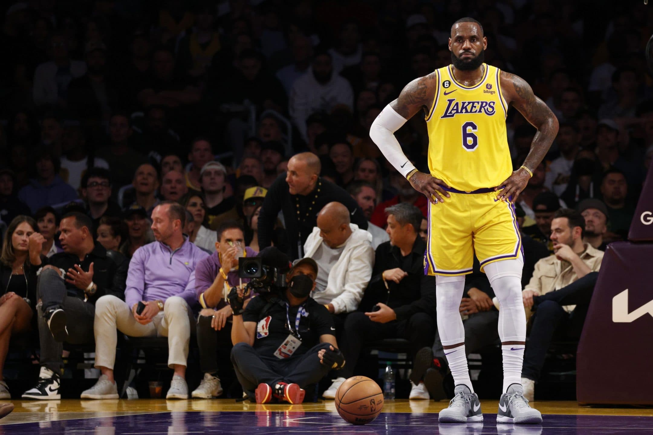 La stella miliardaria dell'Nba LeBron James starebbe pensando al ritiro