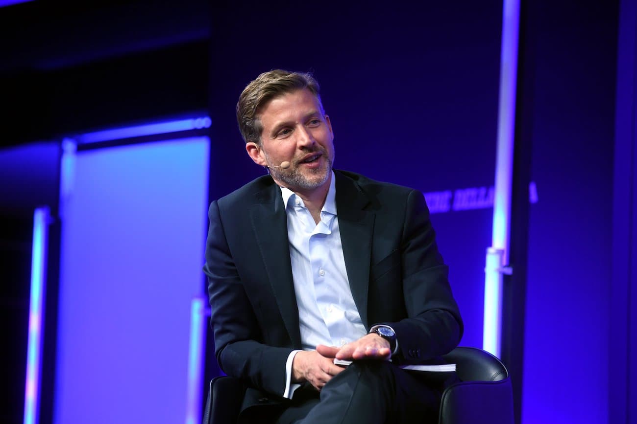 Ha lavorato per Obama e Hillary Clinton, ora insegna all'Università di Bologna: a tu per tu con Alec Ross