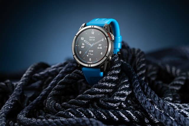 Come si presenta il modello da polso di Garmin, ideale per gli amanti dello sport e dell'avventura