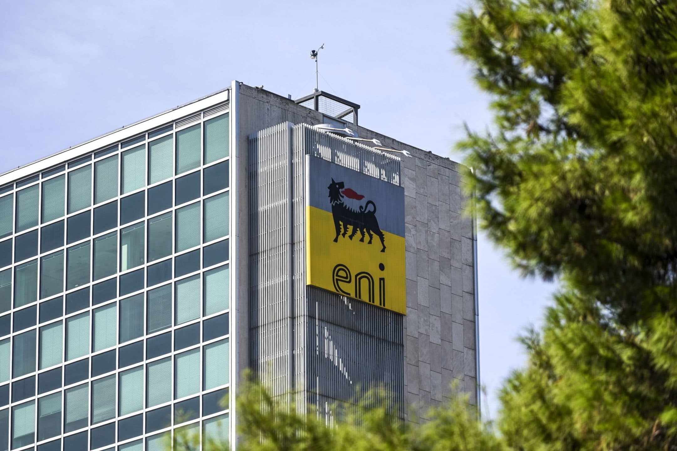 Global 2000, sono 28 le aziende italiane presenti in classifica: Eni la prima, comandano le banche