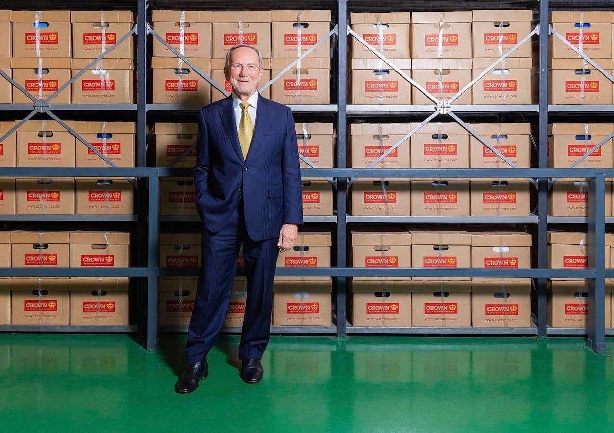 La storia di Jim Thompson, il miliardario che guadagna con la carta nell'era del digitale