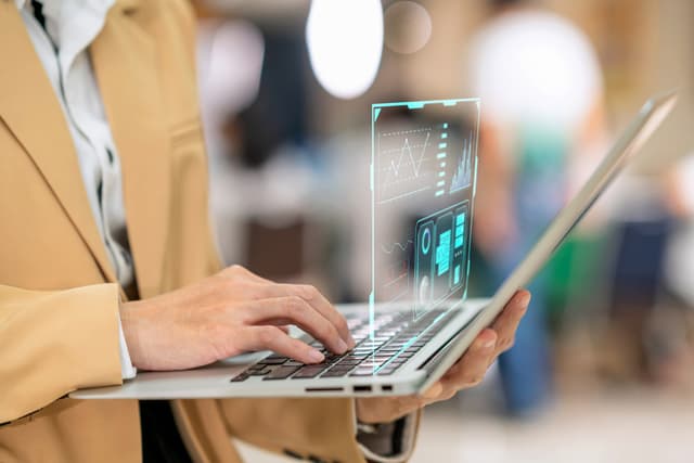 Il 73% degli italiani utilizza l’AI generativa su propria iniziativa
