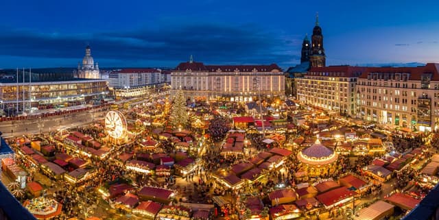 Artigianato locale, prodotti tipici e atmosfere fiabesche: 6 mercatini di Natale da visitare in Europa